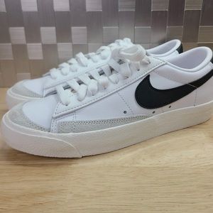 Nike Blazer Low ‘77 white and black